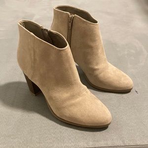 tan women’s heeled booties. old navy, US women’s 6.